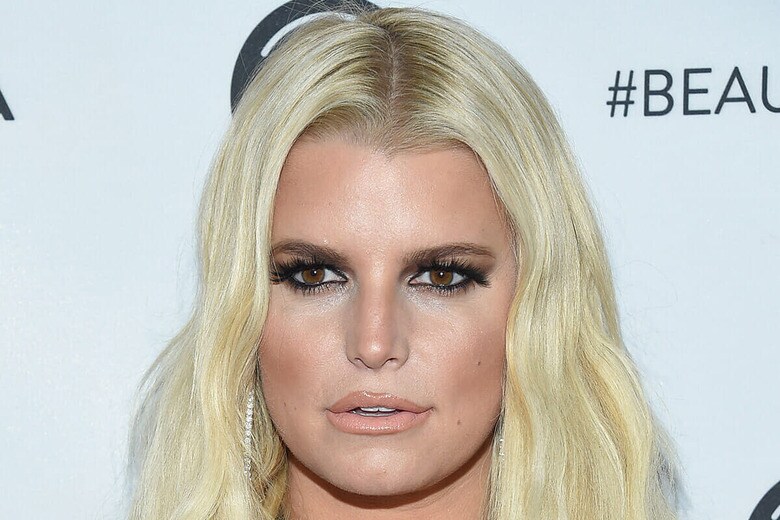 ジェシカ・シンプソン（2018年7月、ロサンゼルス）　DFree-Shutterstock