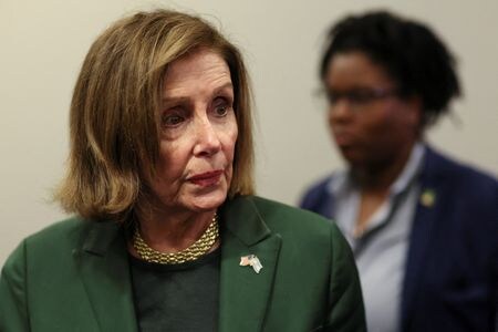 米民主党の重鎮ペロシ前下院議長（写真）は、バイデン大統領に１１月の大統領選で勝利できないとの考えを伝え、選挙戦撤退を求めるシフ下院議員の要請を支持したと、この件について直接知るホワイトハウス高官筋が明らかにした。２０２３年１０月撮影（２０２４年　ロイター/Leah Millis）