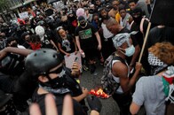 アメリカで台頭する極左アンティファとは何か──増幅し合う極右と極左