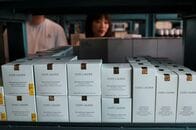 アングル：ブランドバッグより高級スキンケアを、変化する中国の高級品消費
