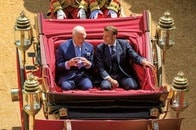 これぞ英国流！フランス大統領、17年ぶりの国賓訪英で「馬車のおもてなし」