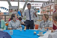 厳しすぎるコロナ対策から一転、全てがなかったことに...イギリス、極端すぎない？