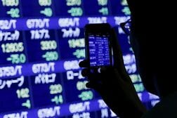 午前の日経平均は続落、一時1600円超安　ＡＩ関連など軟調