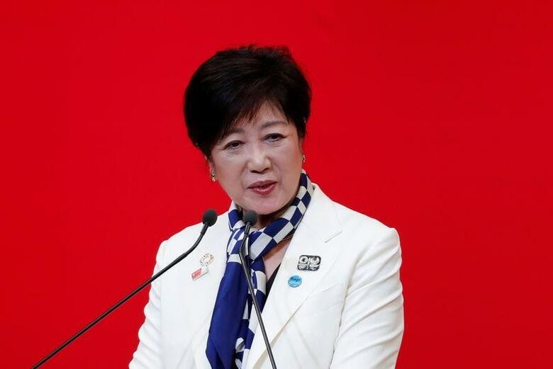 小池百合子東京都知事（写真）の定例会見で政府に対して、現在策定中の経済対策と緊急事態宣言を「セットで出していただくと都にとって大きなパワーになる」と述べ、来週にも安倍晋三首相が宣言を発動することに期待感を示した。写真は都内で昨年７月撮影（２０２０年　ロイター／Issei Kato）