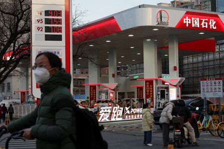 中国国有石油大手の中国石油化工（シノペック）が商業石油備蓄から１３００万トン（９５００万バレル）を放出するよう求めたものの、中国政府が拒否した。北京で９日撮影（２０２６年　ロイター/Florence Lo）