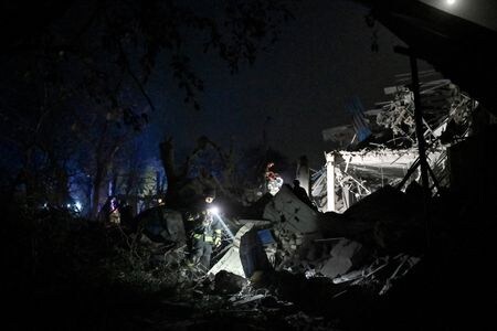 　９月２７日　８月２４日にウクライナ東部ドネツク州のホテルがミサイル攻撃を受け、滞在していたロイターの取材班の１人が死亡、２人が負傷した問題で、ウクライナの治安情報筋は、ロシア南部の国境地帯に駐留するロシア軍がミサイルを発射したと明らかにした。写真は８月２４日、ドネツク州のクラマトルスクで代表撮影（２０２４年　ロイター）