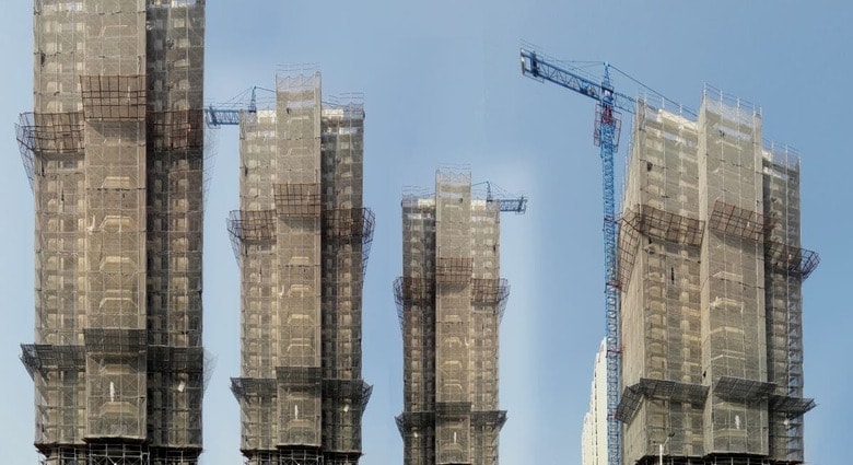 中国の未完成の超高層ビル　Andy.LIU-shutterstock