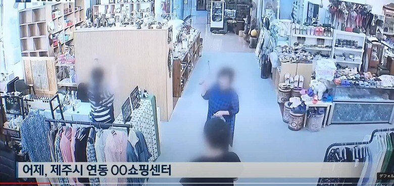 天井からミシミシという音が聞こえて女性たちが「おかしいわね」と話していたら……　 캔디 KANDY_KBS제주 / YouTube