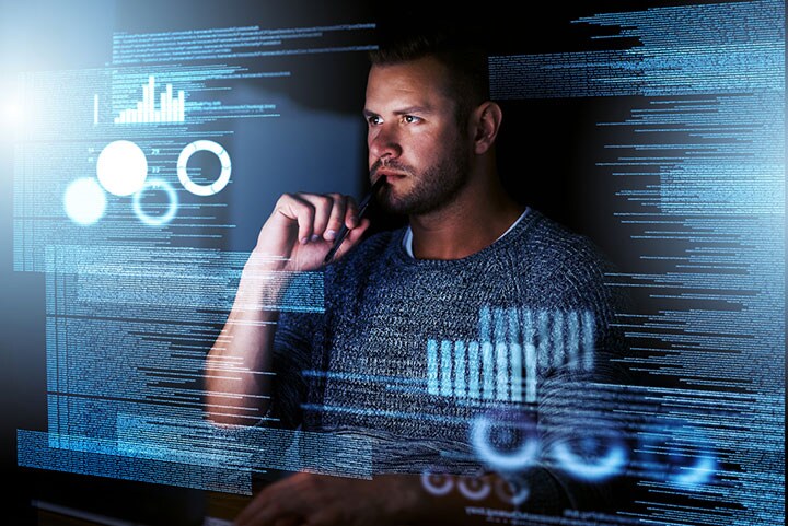 「高プロ」制度には長時間労働を許すことになるという観点から反対意見が出ているが　PeopleImages/iStcok.