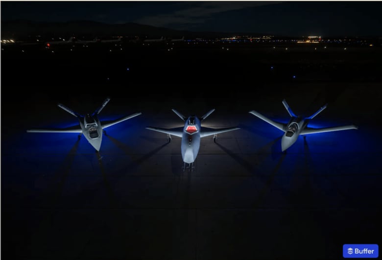 米カリフォルニア州モハーヴェで撮影された新型「プロジェクト・タロン」ドローン（中央）　Northrop Grumman