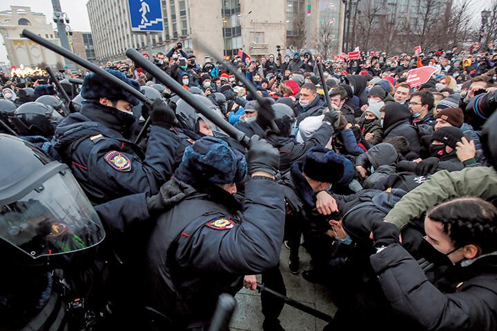 ナワリヌイの釈放を求めロシア全土で大勢が抗議デモに参加　MAXIM SHEMETOV-REUTERS