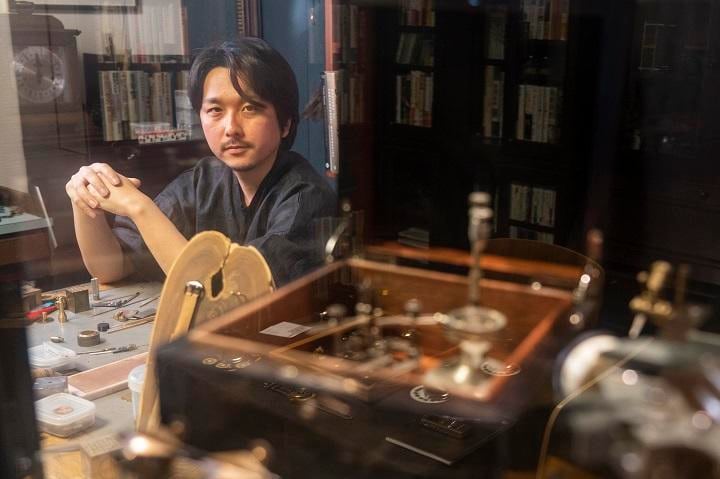 日本人初の独立時計師アカデミー会員になった菊野と工房   TORU HANAI FOR  NEWSWEEK JAPAN