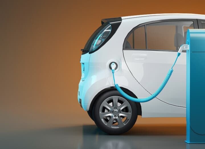 蓄電池としても活用できるため、EVが普及することで災害の強い地域に（写真はイメージです）　AlessandroPhoto-iStock