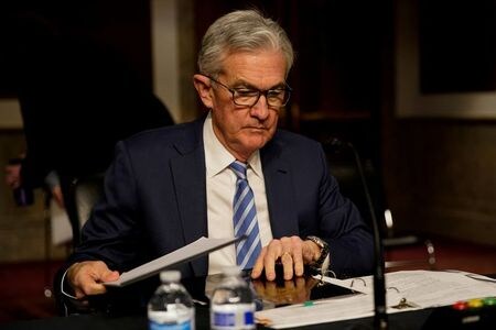 　１１月６日、米共和党上院トップのマコネル院内総務は、パウエル米連邦準備理事会（ＦＲＢ）議長（写真）の再任をおそらく支持するとの考えを示した。１１月撮影（２０２１年　ロイター/Elizabeth Frantz/File Photo）