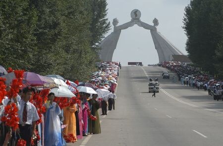 北朝鮮が金正恩朝鮮労働党総書記の指示の下、南北統一を象徴する「祖国統一三大憲章記念塔」を破壊したもよう。２００５年、平壌で撮影（２０２４年　ロイター/YURI MALTSEV/File Photo）