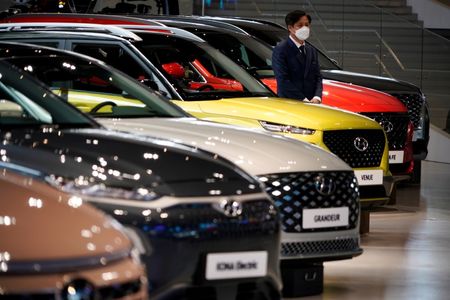 　６月１６日　韓国の現代自動車グループは世界的に半導体が不足する中、海外のサプライヤーへの依存を低下させるため、国内の半導体企業と協議している。写真は２０２０年４月、コヤン市で撮影（２０２１年　ロイター/Kim Hong-Ji）
