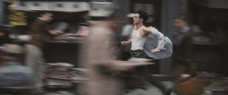 マーティ（シャラメ）は卓球はうまいが女たらしで嘘つき。卓球の世界チャンピオンになることで人生の一発逆転を狙うが、不倫相手が妊娠、選手資格も剝奪され……　©2025 ITTF RIGHTS LLC. ALL RIGHTS RESERVED.