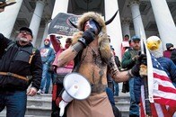 米議会襲撃事件で有罪判決の約1500人に「全面的な無条件恩赦」を与えたトランプの真意とは？