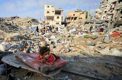イスラエルがガザ空爆、6人死亡　和平巡る協議への影響注目