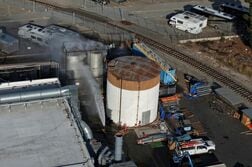 米加州の化学物質タンク、爆発リスク回避と当局　避難命令は継続