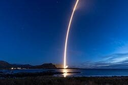 独新興企業イザール、欧州初の商用ロケット打ち上げに成功