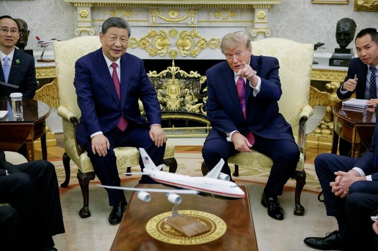 24日、ホワイトハウスの大統領執務で撮影　REUTERS/Evan Vucci