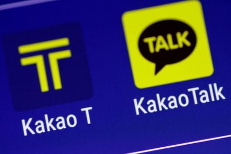 韓国の主要対話アプリを運営するカカオは１４日、創業者で富豪の金範洙（キム・ボムス、ブライアン・キム）氏が関連会社事業のグローバル展開に専念するため取締役を退任したと発表した。資料写真、２０１８年３月（２０２２年　ロイター／Thomas White）
