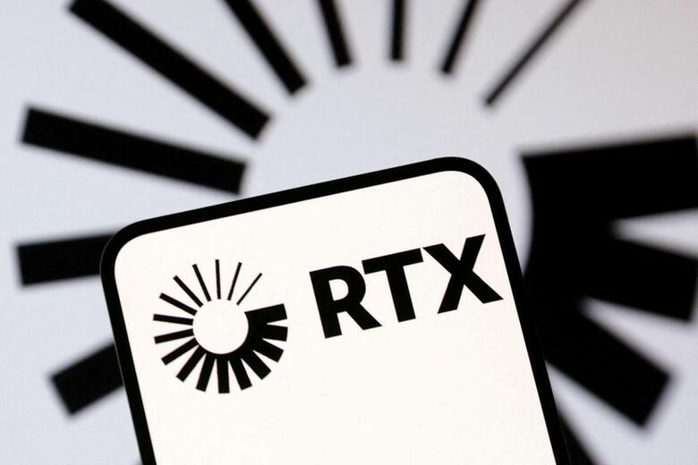 写真は米防衛大手ＲＴＸのロゴイメージ。2025年7月撮影。REUTERS/Dado Ruvic