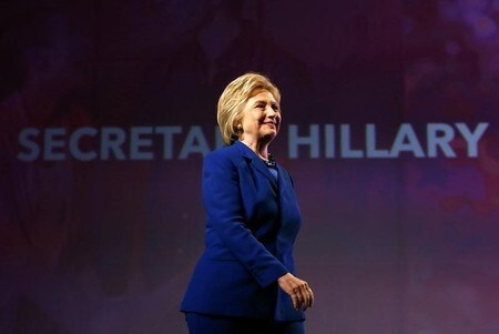 ６月１０日、ロイター／イプソスによる最新の世論調査によると、米大統領選で民主党の指名獲得を確実にしたクリントン前国務長官の支持率は４６％、共和党候補の指名を確実にしている実業家トランプ氏に約１１ポイントの差をつけている。ワシントンで１０日撮影(２０１６年　ロイター/GARY CAMERON)