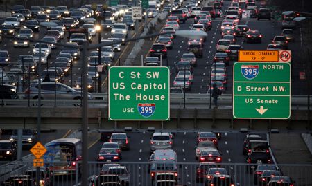　９月５日、米運輸省道路交通安全局（ＮＨＴＳＡ）は、米自動車部品メーカーのＡＲＣオートモーティブが製造（委託含む）したエアバッグ・インフレータ―（ガス発生装置）５２００万個について、破裂し危険な金属片が飛散する可能性があるため、リコール（回収・無償修理）の必要があると決定した。米首都ワシントンで２０１６年撮影（２０２３年　ロイター/Joshua Roberts）
