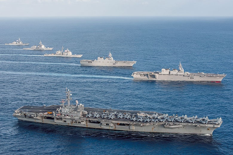 日本の海上自衛隊と演習を行う米海軍　Jonathan Burke-U.S. NAVY