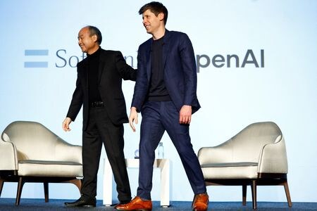 ソフトバンクグループは３１日、米オープンＡＩへの２２５億ドルの追加出資が完了したと発表した。資料写真、２月のＡＩ関連イベントで、東京で開催(２０２５年　ロイター/Kim Kyung-Hoon)