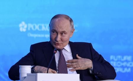 ロシアが欧州で凍結されている約３０００億ドルのロシア資産をウクライナ復興に利用することに同意する可能性があり、その一部を実効支配するウクライナ東部の復興に充てるよう提案する方針であることが、複数の関係筋の話で分かった。写真はロシアのプーチン大統領。（２０２５年　ロイター/Evgenia Novozhenina）