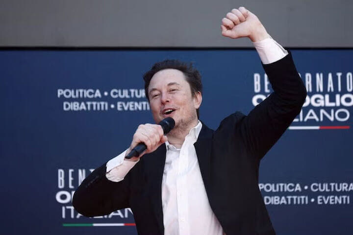 米実業家イーロン・マスク氏は５日、将来的に米欧間の貿易が完全に自由になることを望むと述べた。写真はイタリアのローマで２０２３年１２月撮影（２０２５年　ロイター／Guglielmo Mangiapane）
