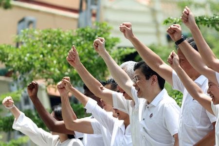 　５月１日、シンガポールのウォン首相は、国民は米国や中国のカウンターパートと信頼関係を醸成し、緊密な関係を築いてきた候補者に投票する必要があると述べ、３日の総選挙で与党に票を投じるよう有権者に訴えた。シンガポールで２８日撮影（２０２５年　ロイター／Edgar Su）