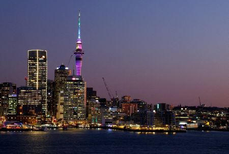 　１月２３日、ニュージーランド（ＮＺ）統計局が発表した暫定データによると、同国を昨年出国した人の数が過去最高を記録した。写真はニュージーランドのオークランド。２０２３年８月撮影（２０２５　ロイター／Molly Darlington）