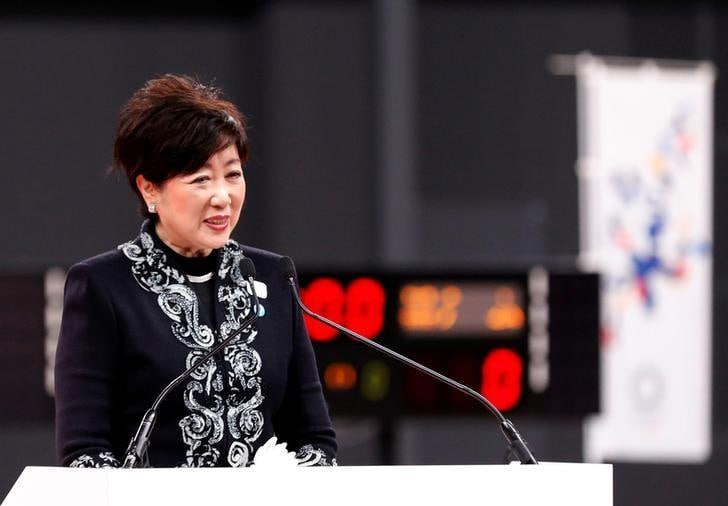 東京都の小池百合子知事は２５日夜、都庁で会見を行い、今週末は不要不急の外出を自粛するよう都民に要請、現在は新型コロナウイルスの「感染爆発（オーバーシュート）の重大局面」だと述べた。２月撮影（２０２０年　ロイター/KIM KYUNG-HOON）