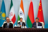 軍事パレードの陰で進む金融危機──中国が直面する二つの試練