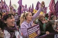 女性弾圧は支持率狙い、トルコの選挙対策とは？