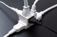 コンセントが足りない！...パナソニックが「四隅配置」新基準、リビング・ダイニングは31口を提案