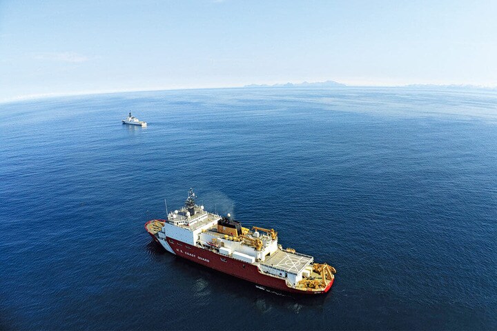 アラスカ沖で領海侵犯に目を光らせる米沿岸警備隊