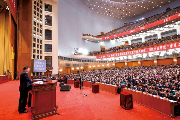 開幕した中国共産党大会で、3時間半の政治報告を行う習国家主席　Xinhua-REUTERS