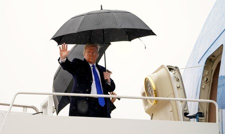 トランプ米大統領は２日、ブラジルとアルゼンチンから輸入する鉄鋼とアルミニウムに直ちに関税を課すと表明した。メリーランド州のアンドルーズ空軍基地で撮影（２０１９年　ロイター/KEVIN LAMARQUE）