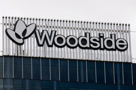 オーストラリアの石油・ガス大手ウッドサイド・エナジーのオニール最高経営責任者は１５日、同社が米南部ルイジアナ州に建設する液化天然ガス（ＬＮＧ）輸出施設の起工式で、世界のＬＮＧ需要がこの先１０年間で５０％増加するとの見通しを示した。豪パースのウッドサイド・エナジーの本社。４月に撮影（２０２５年　ロイター／Christine Chen）