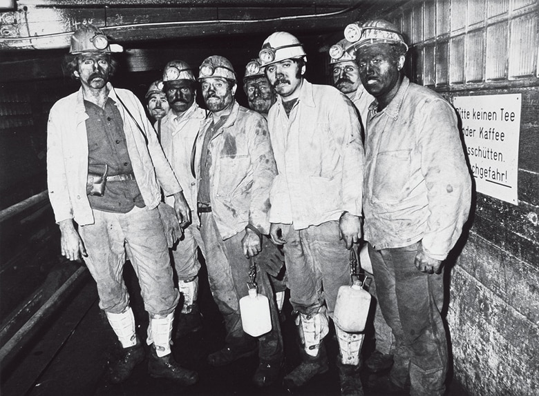 ノルトライン・ウェストファーレン州の炭鉱で働くトルコ人労働者（1990年頃）　HENNING CHRISTOPH-ULLSTEIN BILD／GETTY IMAGES