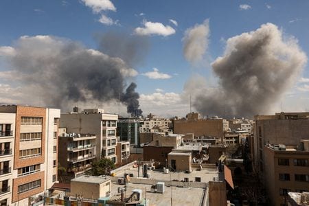 米・イスラエルの空爆を受けた爆発。３月１日、テヘランで撮影（２０２６年　ロイター/Majid Asgaripour/WANA）