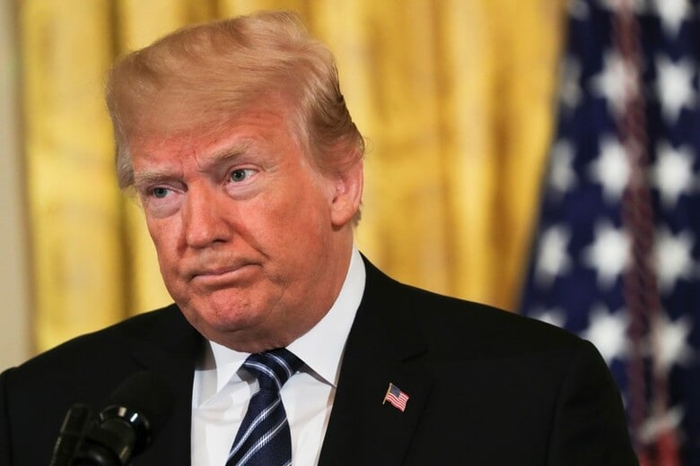 ５月１８日、トランプ米大統領が、世界貿易機関（ＷＴＯ）の首元を締め上げている。写真はホワイトハウスで撮影（２０１８年　ロイター/Kevin Lamarque）