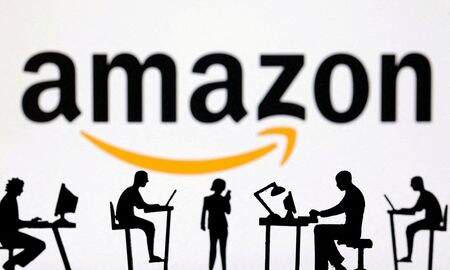 ２６日の米株式市場で、アマゾン・ドット・コムの株価が一時３．４％上昇し、時価総額が初めて２兆ドルに達した。２月撮影（２０２４年　ロイター/Dado Ruvic）