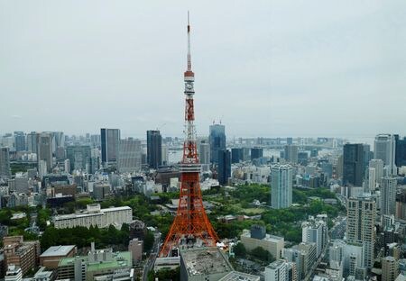 　５月２４日、総務省が発表した４月の全国消費者物価指数（生鮮食品を除く、コアＣＰＩ）は１０７．１で、前年同月比２．２％上昇した。都内で４月撮影（２０２４年　ロイター/Kim Kyung-Hoon）