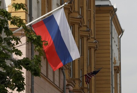 　８月２１日、駐ロシア米大使館（写真）は、ロシアでの米国査証（ビザ）発給を大幅に縮小していく方針を明らかにした。モスクワで７月撮影（２０１７年　ロイター/Tatyana Makeyeva）